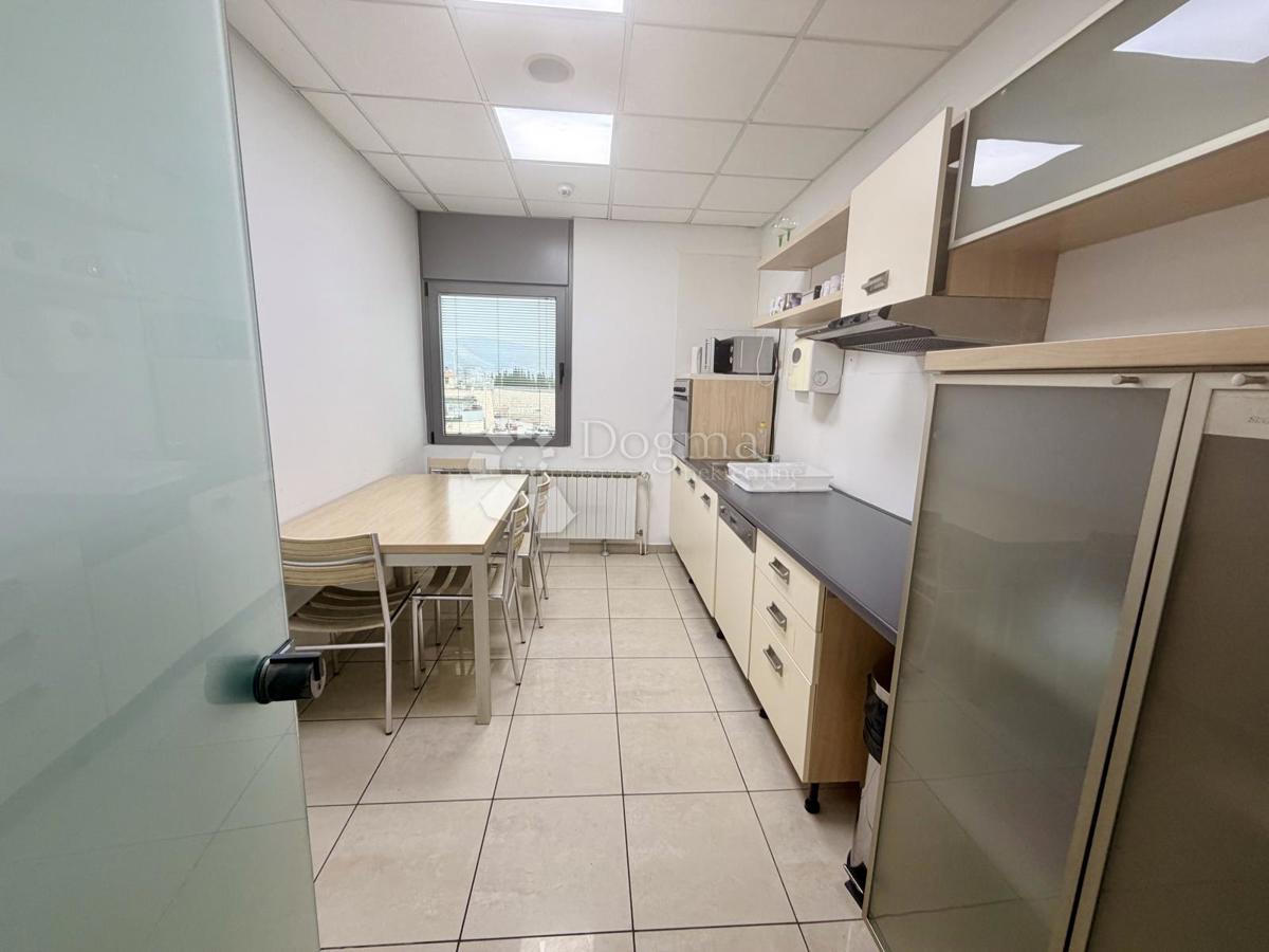Lokal użytkowy Do wynajęcia - SPLITSKO-DALMATINSKA SPLIT