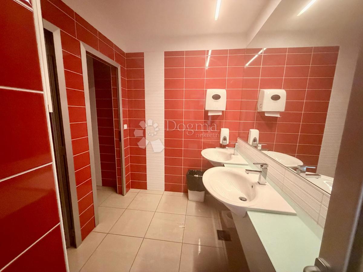 Lokal użytkowy Do wynajęcia - SPLITSKO-DALMATINSKA SPLIT