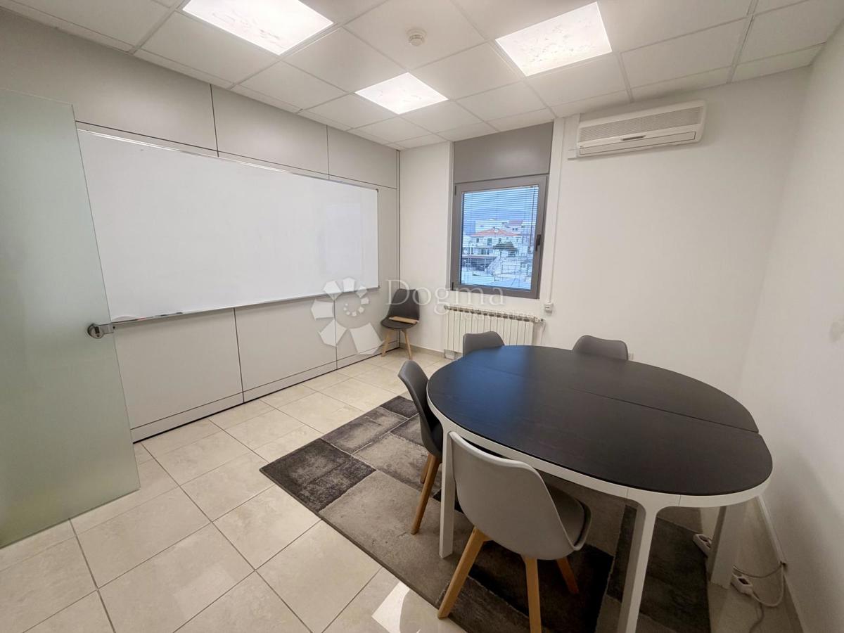 Lokal użytkowy Do wynajęcia - SPLITSKO-DALMATINSKA SPLIT