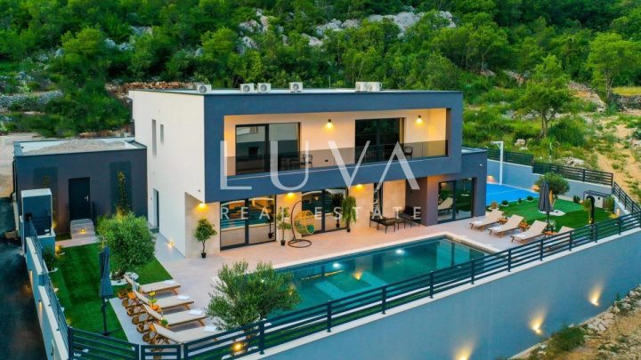 Kuća na prodaju 295 m² – Zagvozd