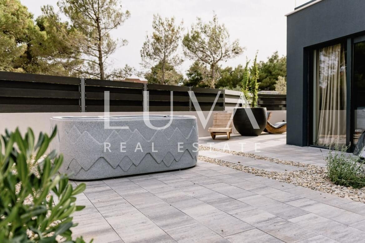 House For sale - ŠIBENSKO-KNINSKA VODICE