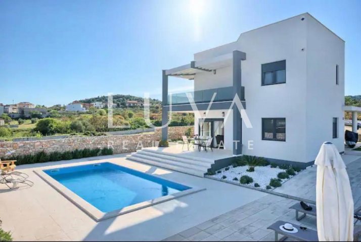 Kuća na prodaju 300 m² – Vodice
