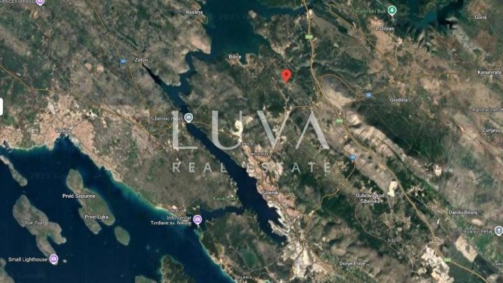 Land for sale 10000 m² – Šibenik