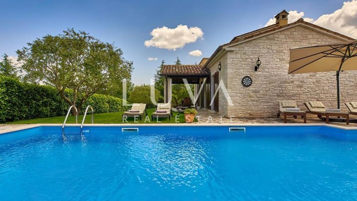 Hiša na predaj 202 m² – Karojba