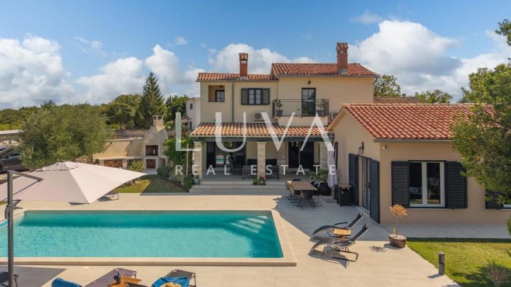 Dům na prodej 273 m² – Raša