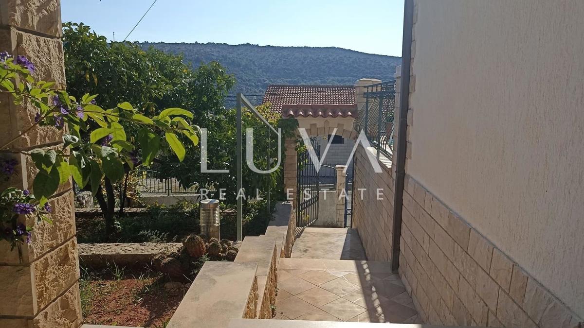 House For sale - SPLITSKO-DALMATINSKA MARINA