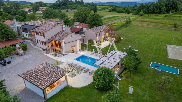 Haus zu verkaufen 370 m² – Pićan