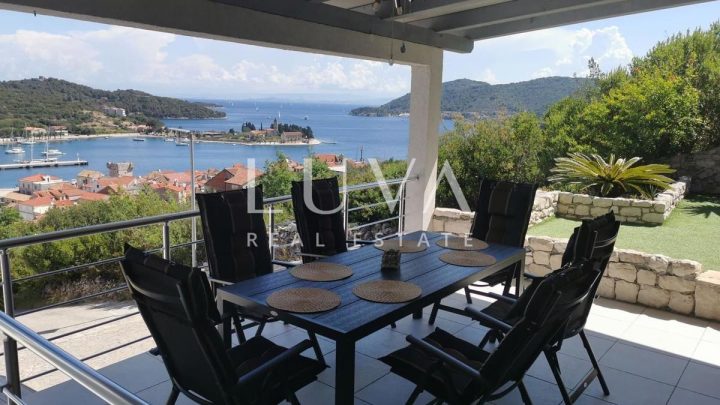 Dom na predaj 300 m² – Vis