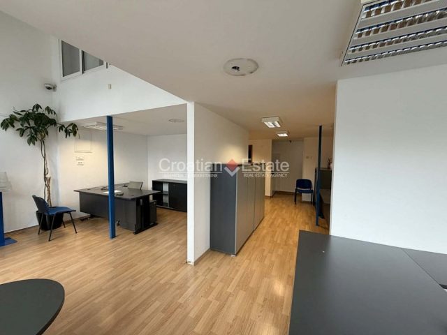 Commerciale da affittare 100 m² – Split