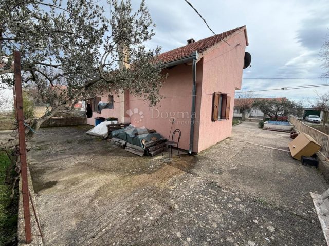 Hiša za najem 100 m² – Kistanje