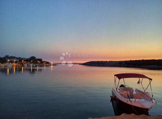 Land for sale 470 m² – Pag