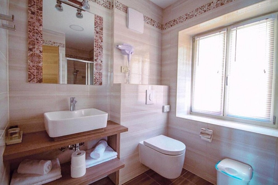 Business premises For sale - SPLITSKO-DALMATINSKA KAŠTELA