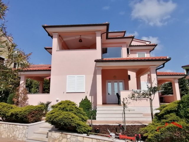 Hiša na predaj 350 m² – Medulin