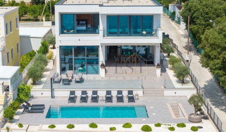 Hiša na predaj 385 m² – Seget