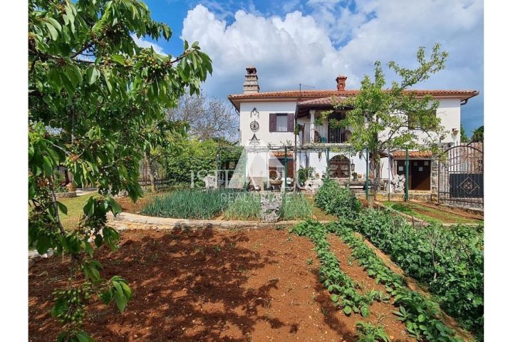 Hiša na predaj 255 m² – Oprtalj