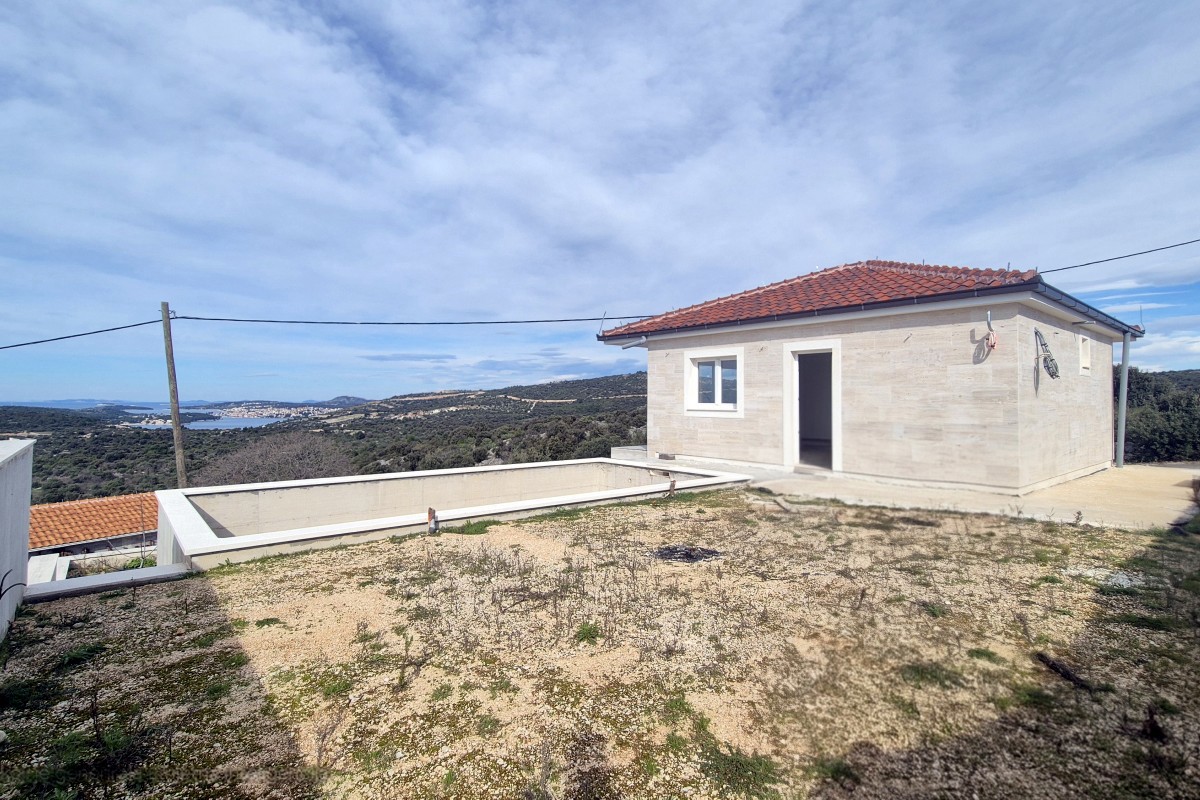 Casa In vendita - šibensko-kninska Rogoznica - foto 1/9