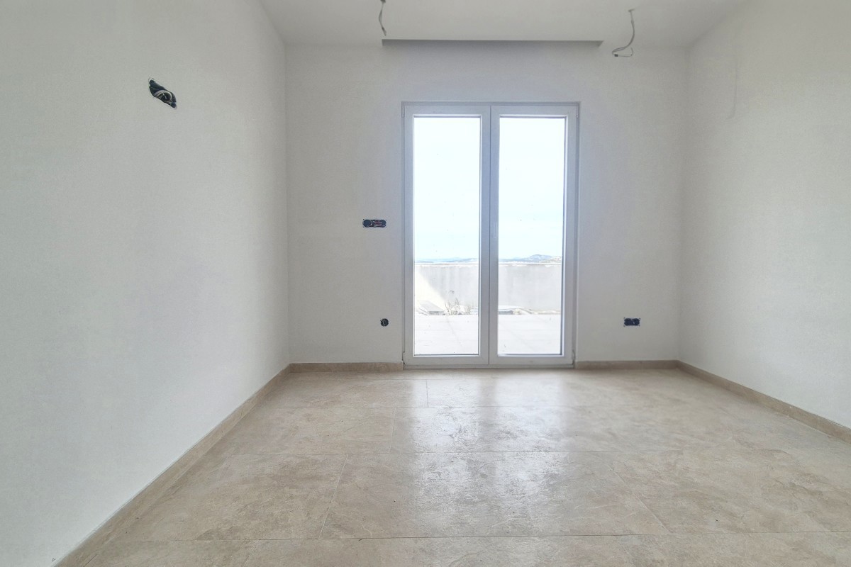 Casa In vendita - ŠIBENSKO-KNINSKA ROGOZNICA