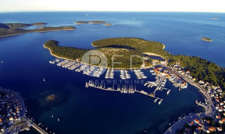 Land for sale 5747 m² – Rogoznica