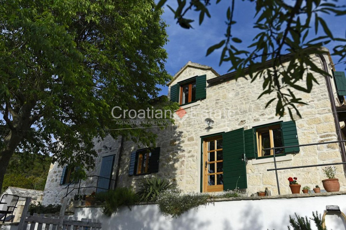 House For sale - SPLITSKO-DALMATINSKA BRAČ