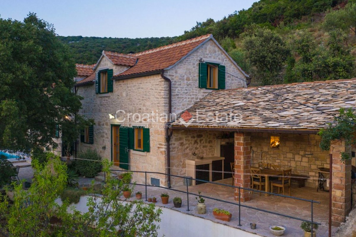 House For sale - SPLITSKO-DALMATINSKA BRAČ