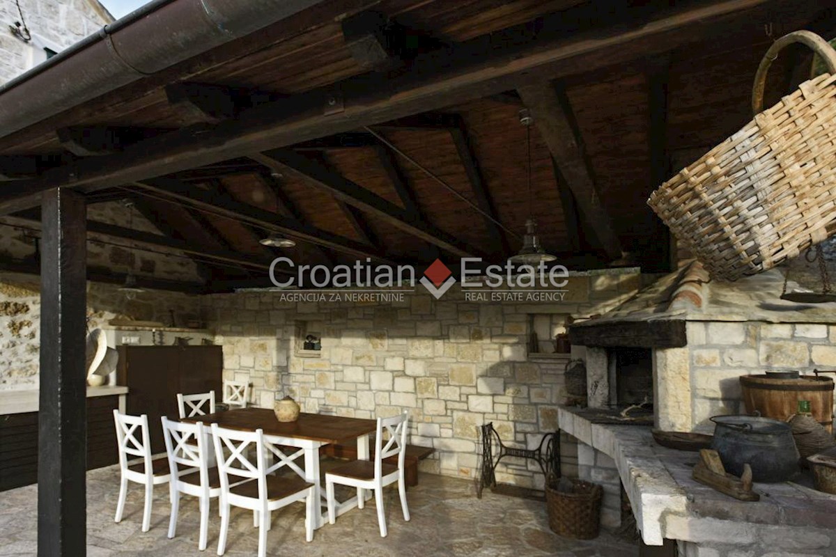 House For sale - SPLITSKO-DALMATINSKA BRAČ