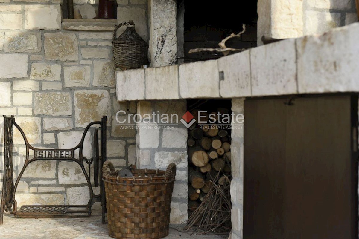House For sale - SPLITSKO-DALMATINSKA BRAČ