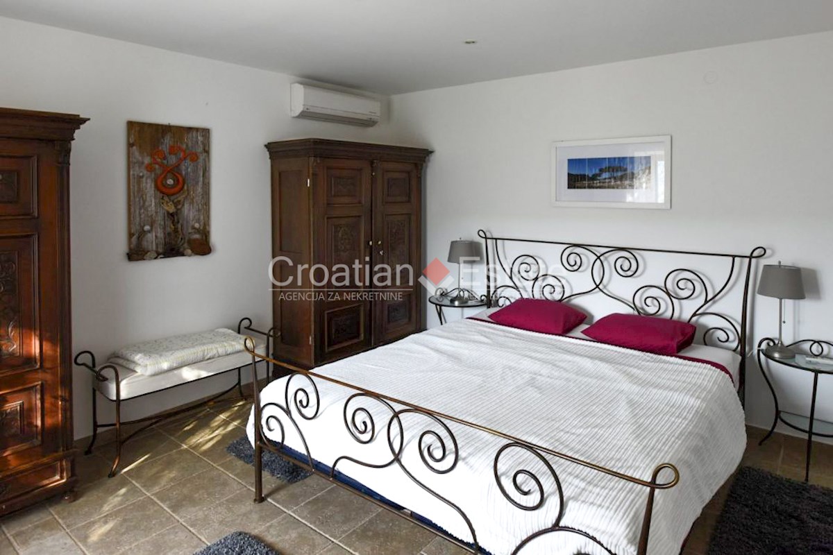 House For sale - SPLITSKO-DALMATINSKA BRAČ