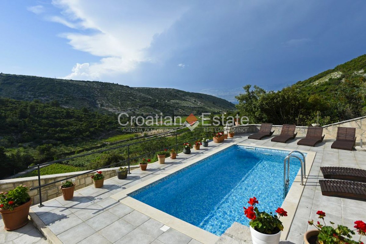 House For sale - SPLITSKO-DALMATINSKA BRAČ