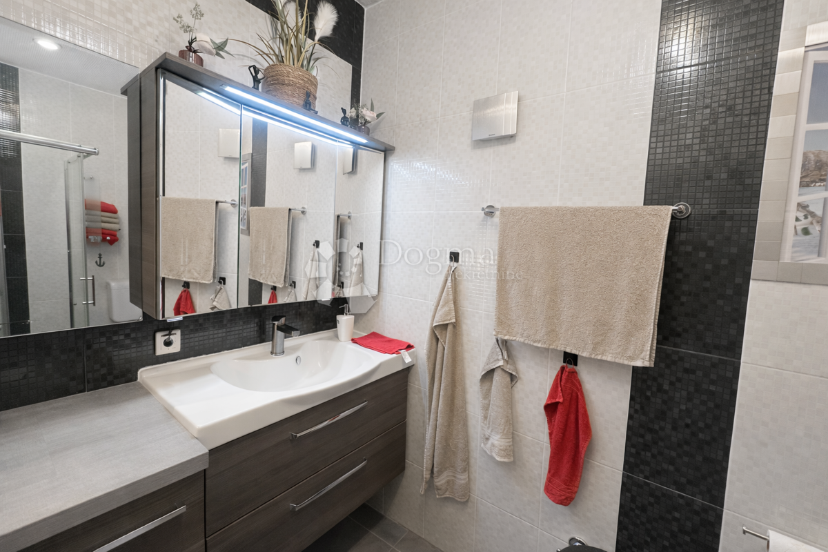 Flat For sale - ŠIBENSKO-KNINSKA VODICE