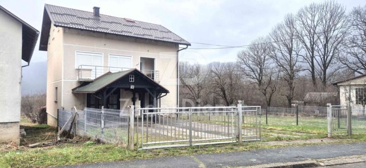 Hiša Na predaj DONJI LAPAC