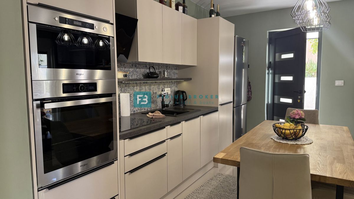 Flat For sale - ŠIBENSKO-KNINSKA VODICE