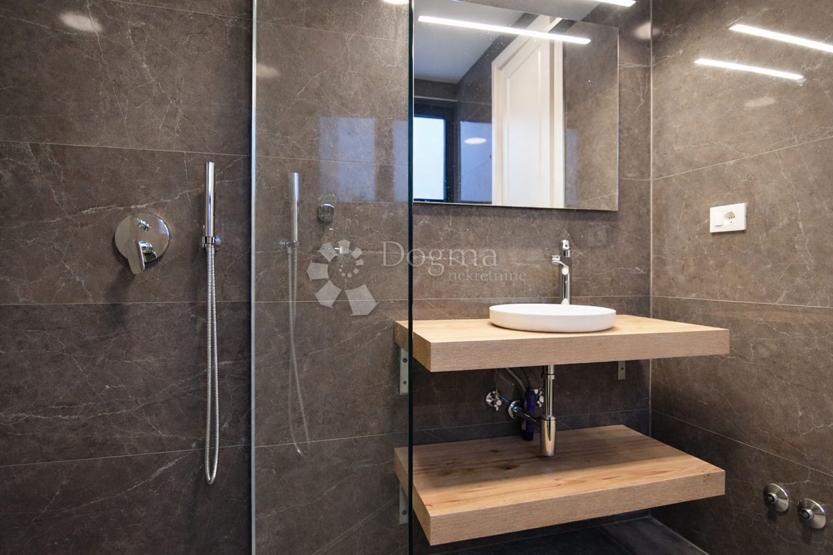 Apartmán Na predaj - ISTARSKA POREČ