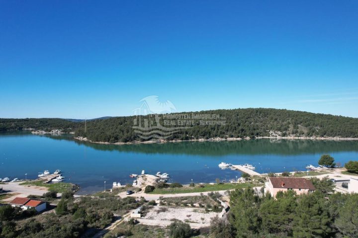 Land for sale 1000 m² – Šibenik