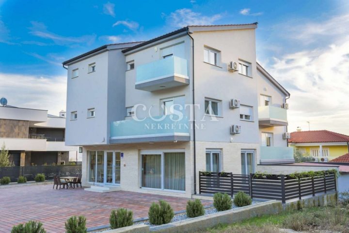 Dom na predaj 400 m² – Biograd Na Moru
