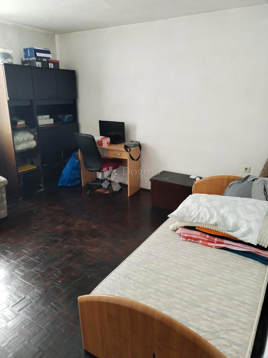 Dom Na predaj - ZAGREBAČKA KLOŠTAR IVANIĆ