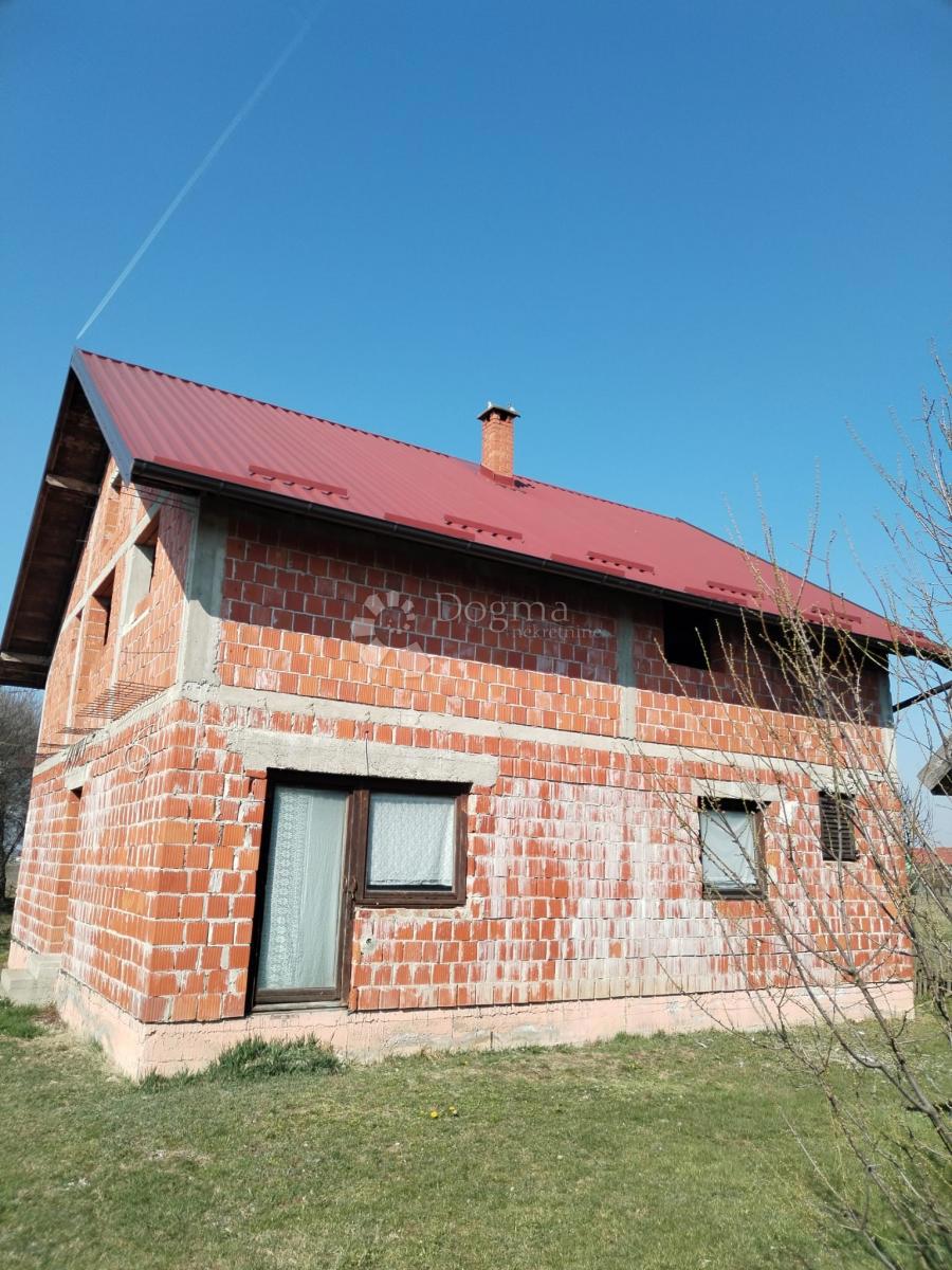 Dom Na predaj - ZAGREBAČKA KLOŠTAR IVANIĆ