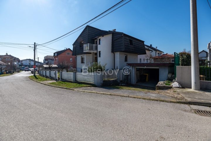 Kuća na prodaju 260 m² – Zagreb