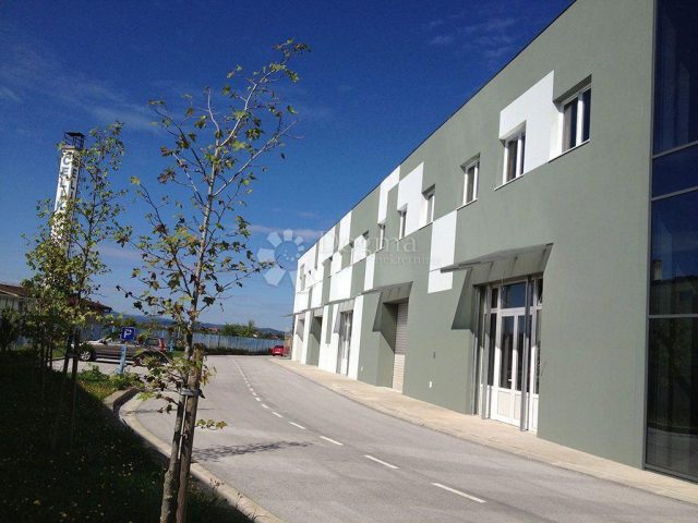 Locaux commerciaux à louer 1200 m² – Stupnik