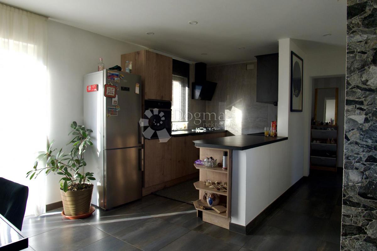 Casa In vendita - Splitsko-dalmatinska Dicmo - foto 3/13