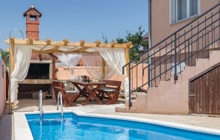 Kuća na prodaju 180 m² – Pula
