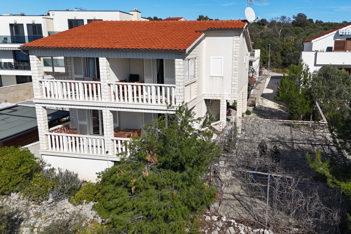 Casa In vendita - ŠIBENSKO-KNINSKA ROGOZNICA