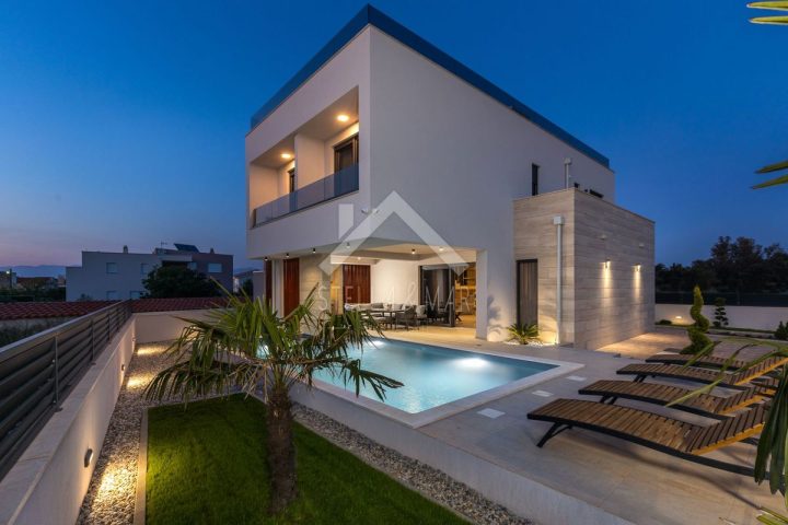 Kuća na prodaju 240 m² – Nin