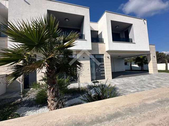 Kuća na prodaju 230 m² – Nin