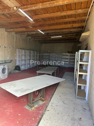 Komerčné na prenájom 100 m² – Novalja
