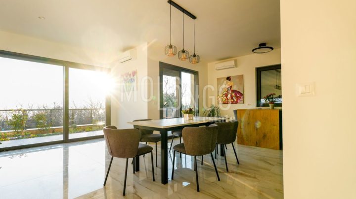 Kuća za najam 220 m² – Kostrena