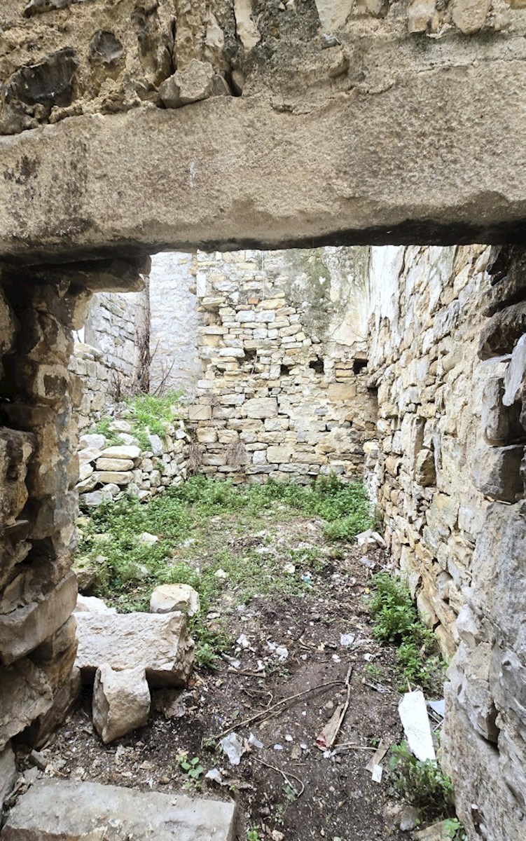 Haus Zu verkaufen - SPLITSKO-DALMATINSKA KAŠTELA