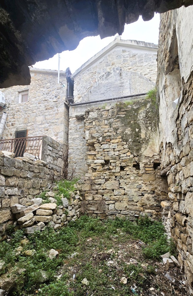 Haus Zu verkaufen - SPLITSKO-DALMATINSKA KAŠTELA
