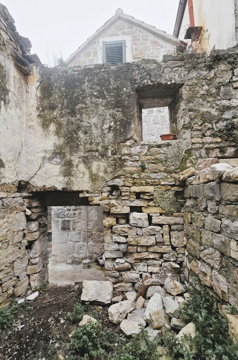 Haus Zu verkaufen - SPLITSKO-DALMATINSKA KAŠTELA