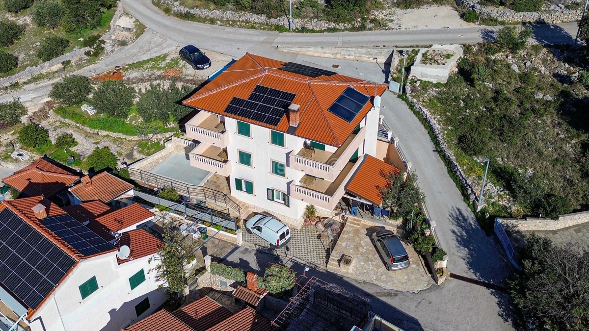 Casa In vendita - ŠIBENSKO-KNINSKA ROGOZNICA