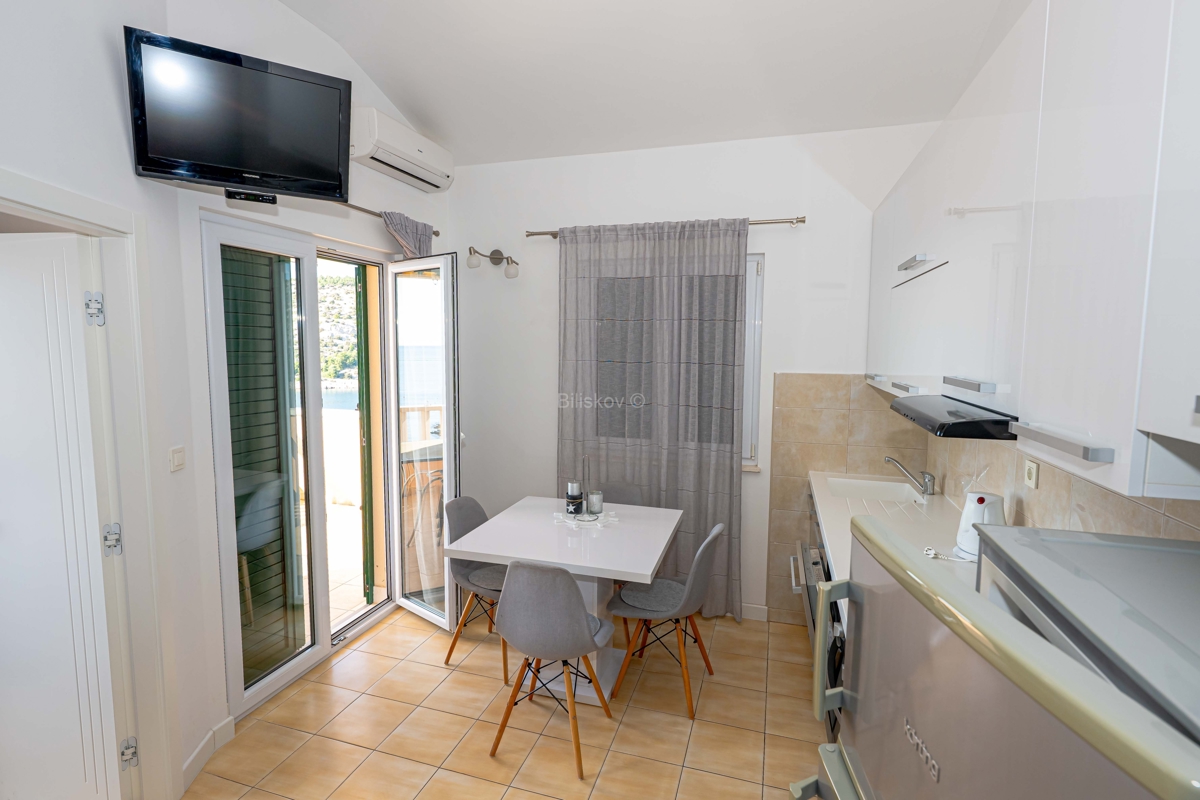 Casa In vendita - ŠIBENSKO-KNINSKA ROGOZNICA